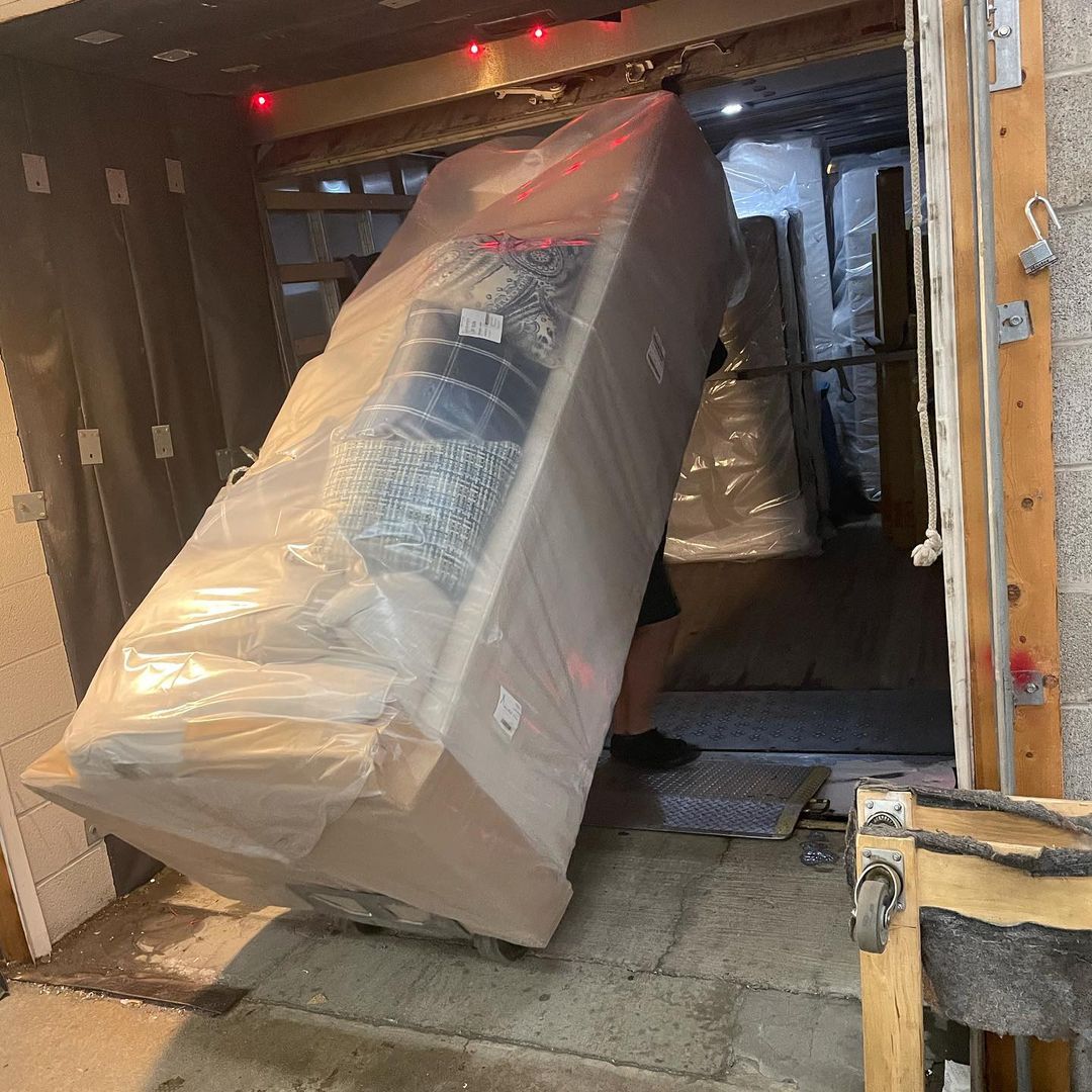 Fast eviction movers in the Elyria, OH area